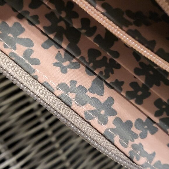 Travelon Wallet Zipper Neutral with Floral Lining - Picture 7 of 9